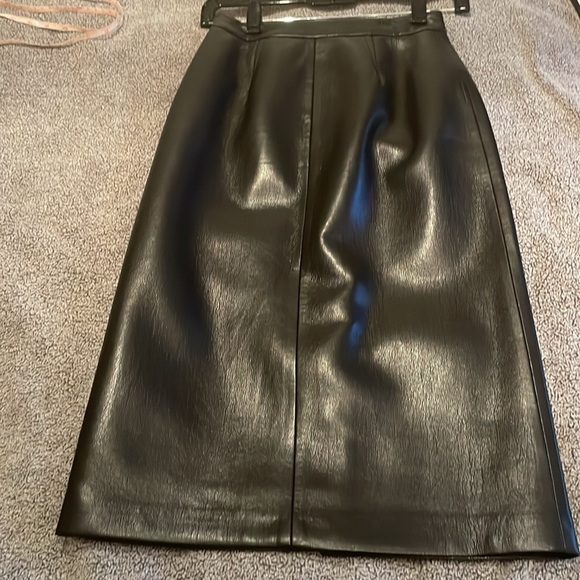 Aritzia Wilfred Manor Vegan Leather Skirt - Picture 9 of 16